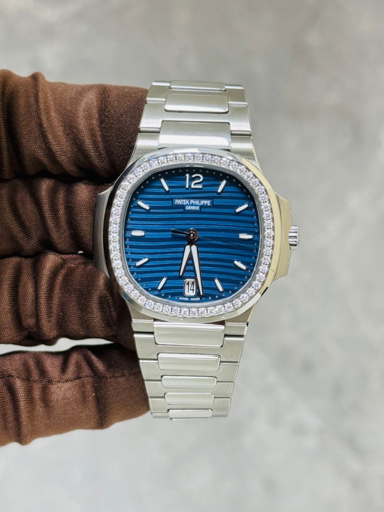 PATEK PHILIPPE 7118/1200A BLUE 2024 - Image 3
