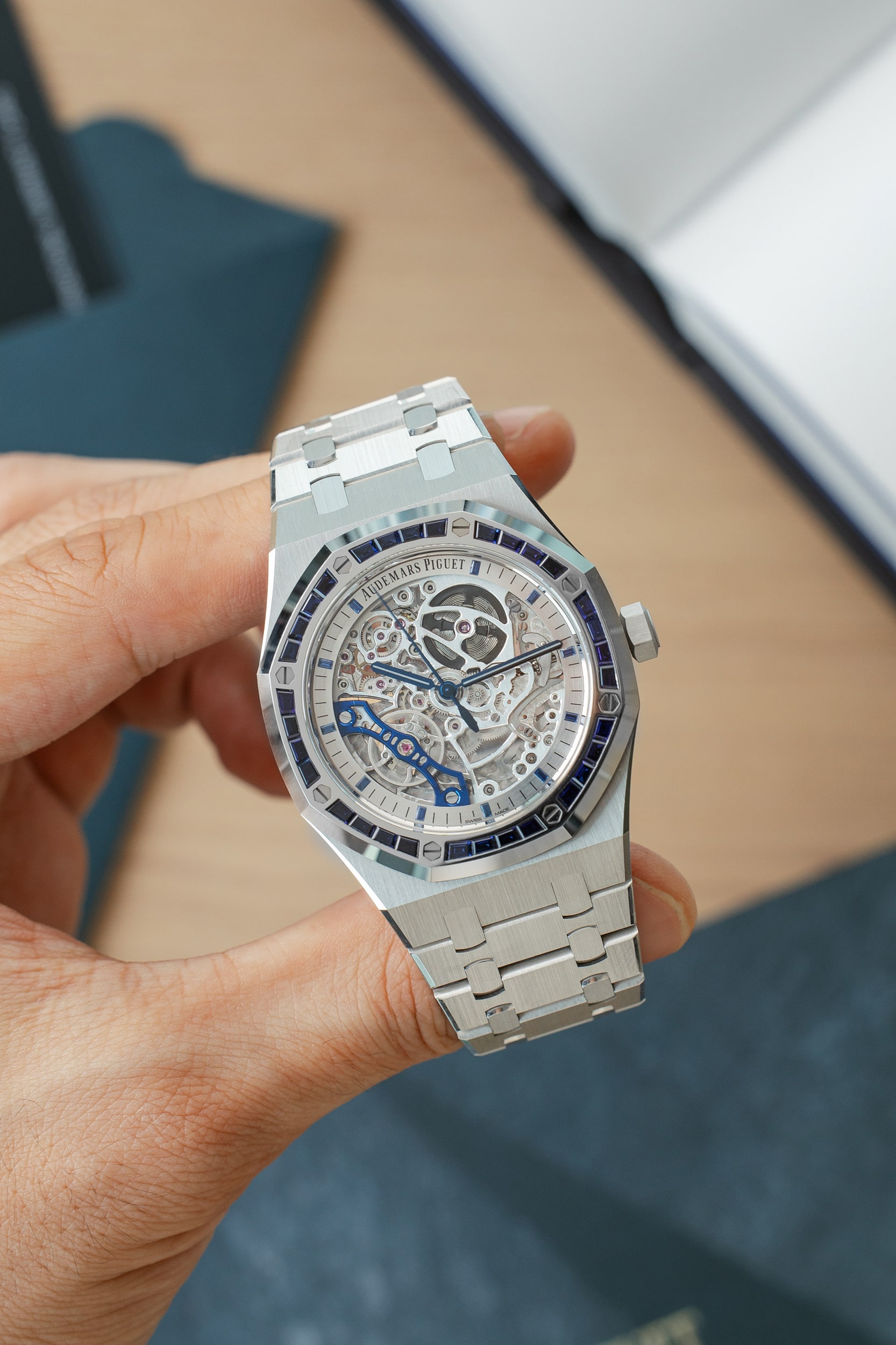 AUDEMARS PIGUET 15412BC BLUE SAPPHIRE NEW FULL SET - Image 8