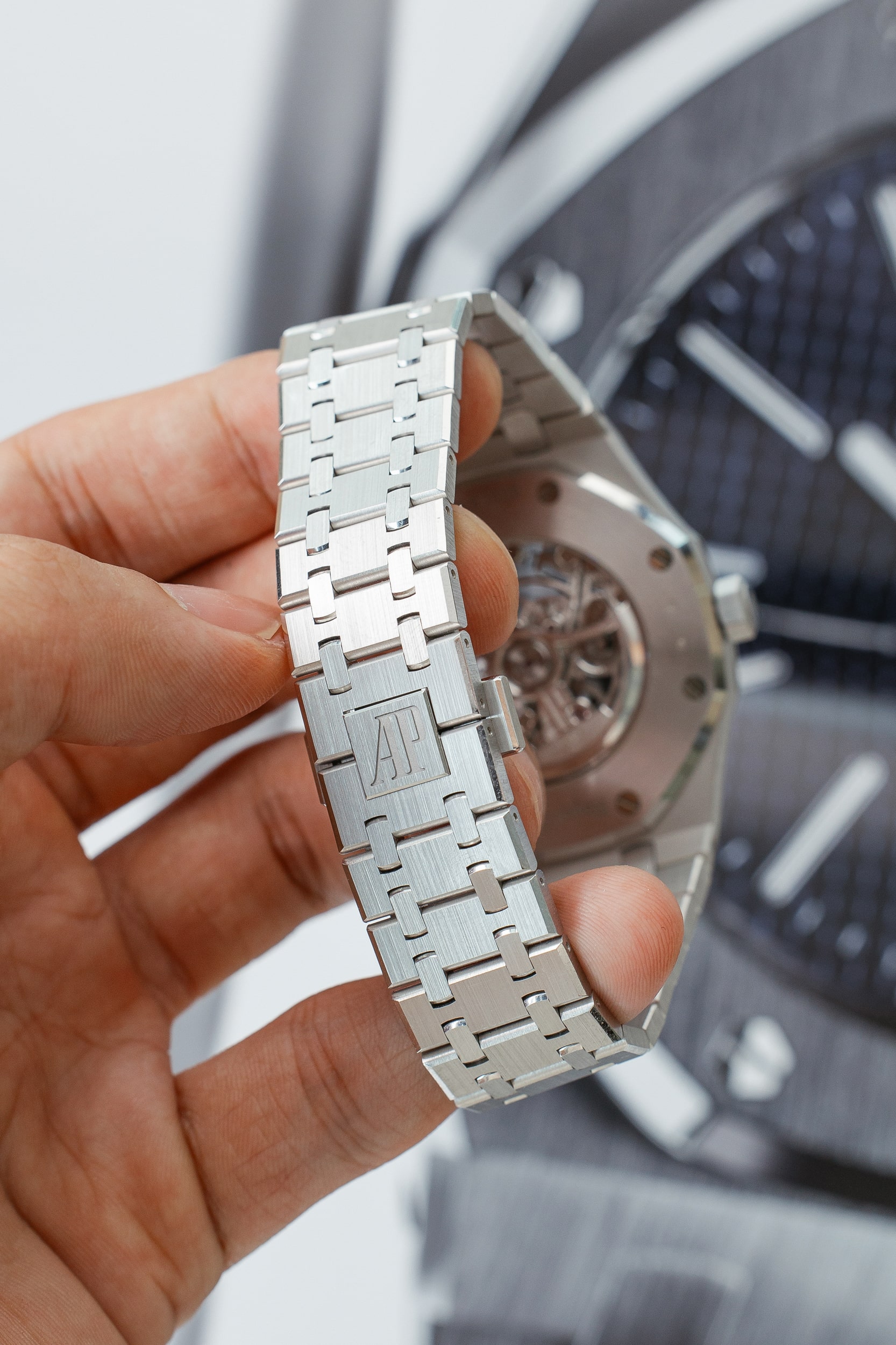 AUDEMARS PIGUET 15412BC BLUE SAPPHIRE NEW FULL SET - Image 12