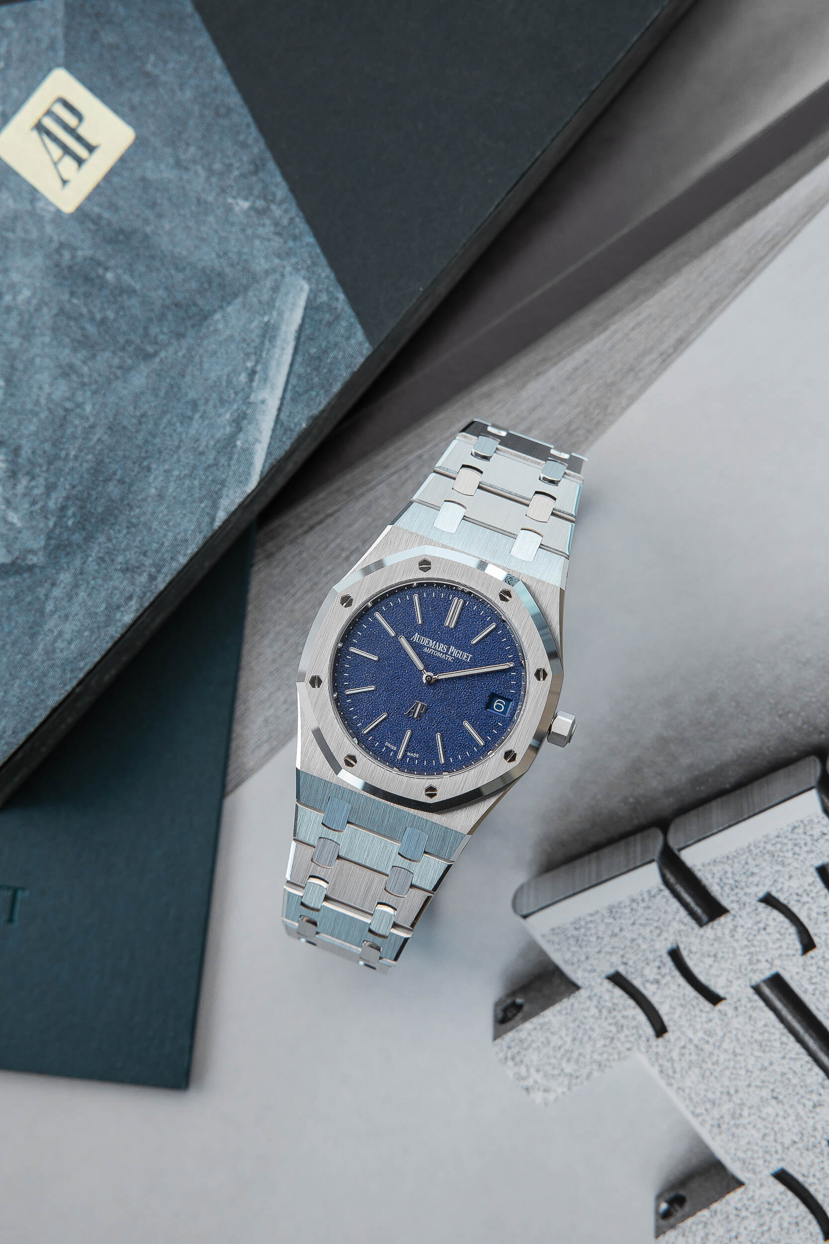 AUDEMARS PIGUET 16202BC NEW FULL SET - Image 12