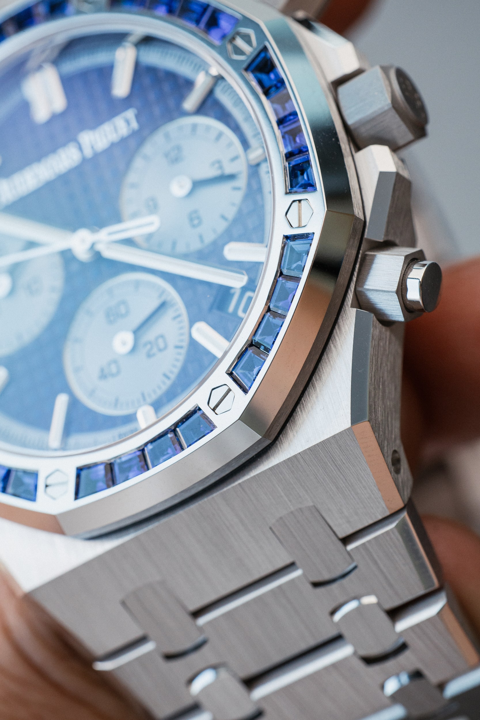 AUDEMARS PIGUET 26240BC BLUE SAPPHIRE NEW FULL SET - Image 9