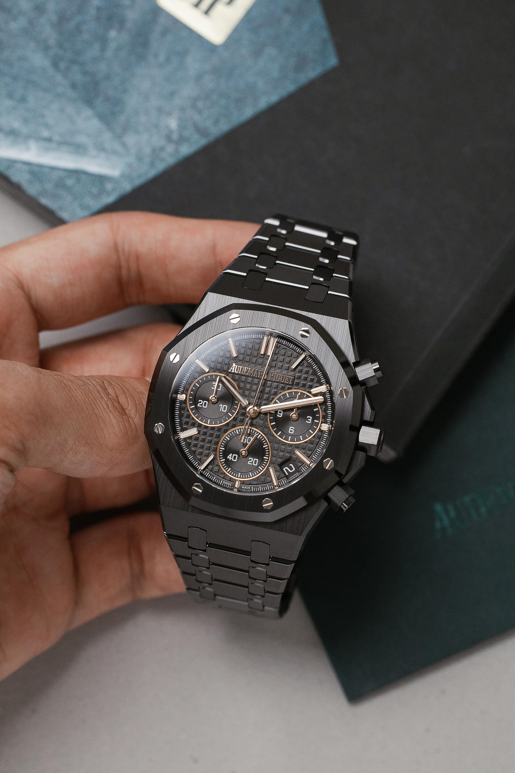 AUDEMARS PIGUET 26240CE BLACK NEW FULL SET - Image 2