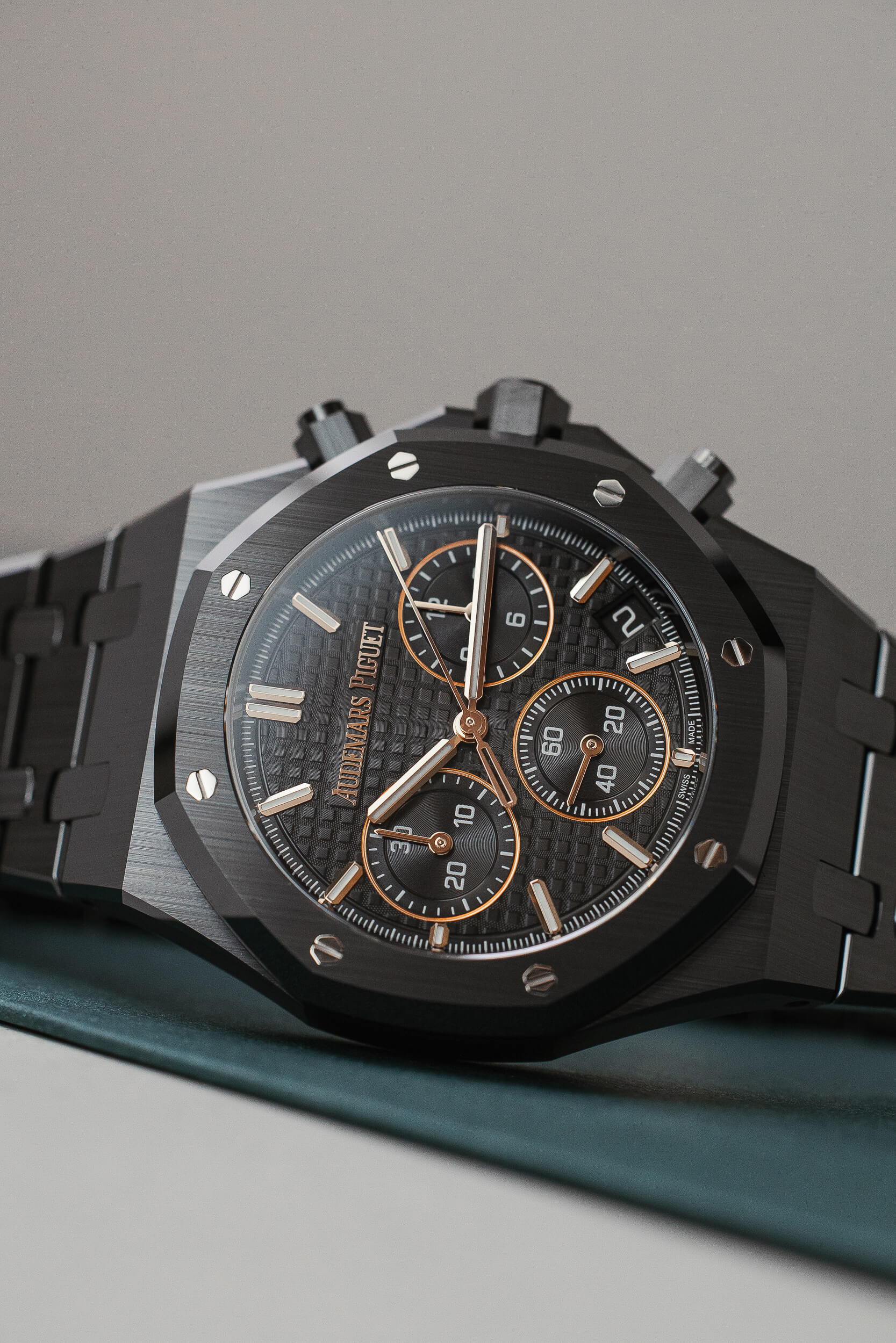 AUDEMARS PIGUET 26240CE BLACK NEW FULL SET - Image 11