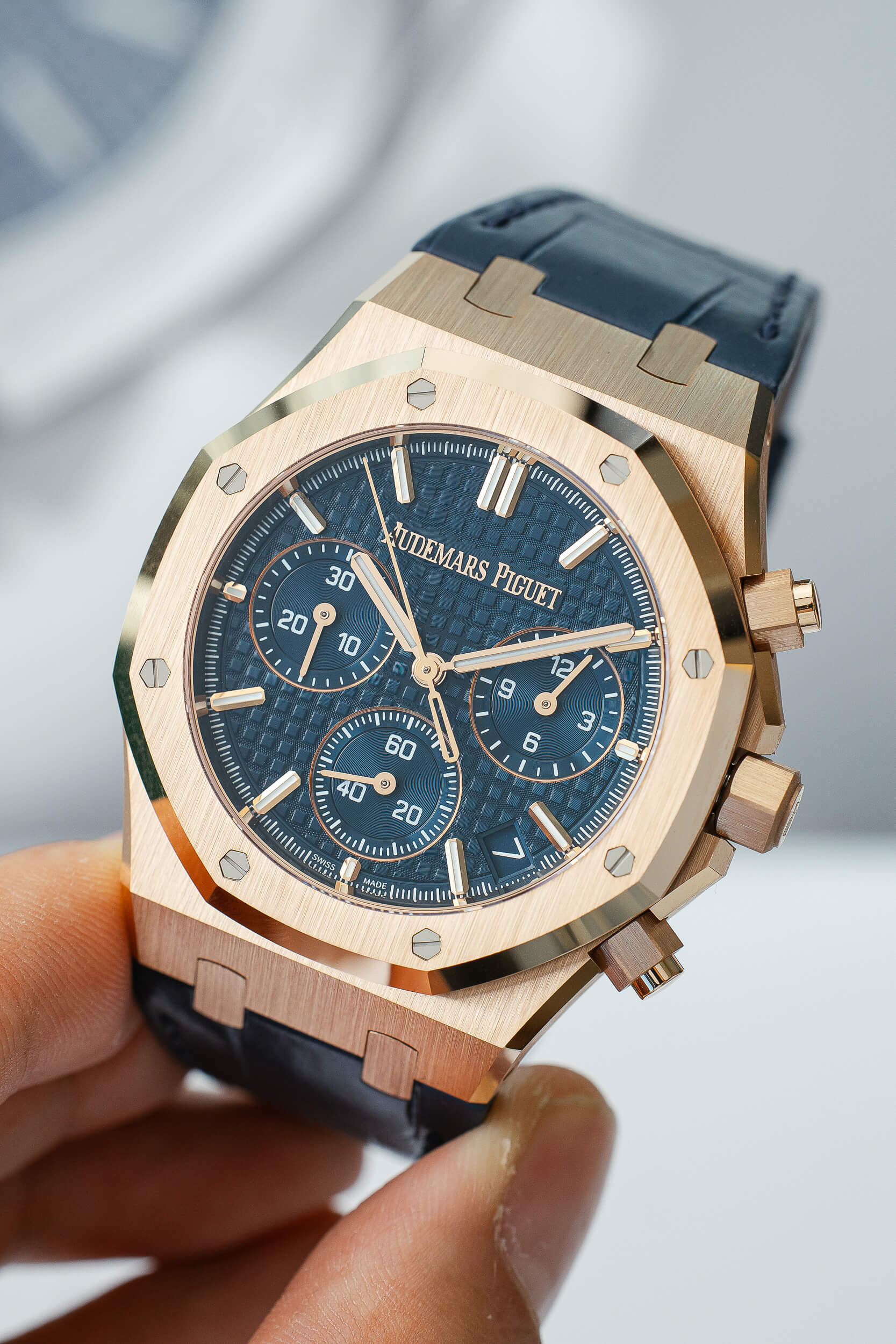 AUDEMARS PIGUET 26240OR BLUE STRAP NEW FULL SET - Image 3
