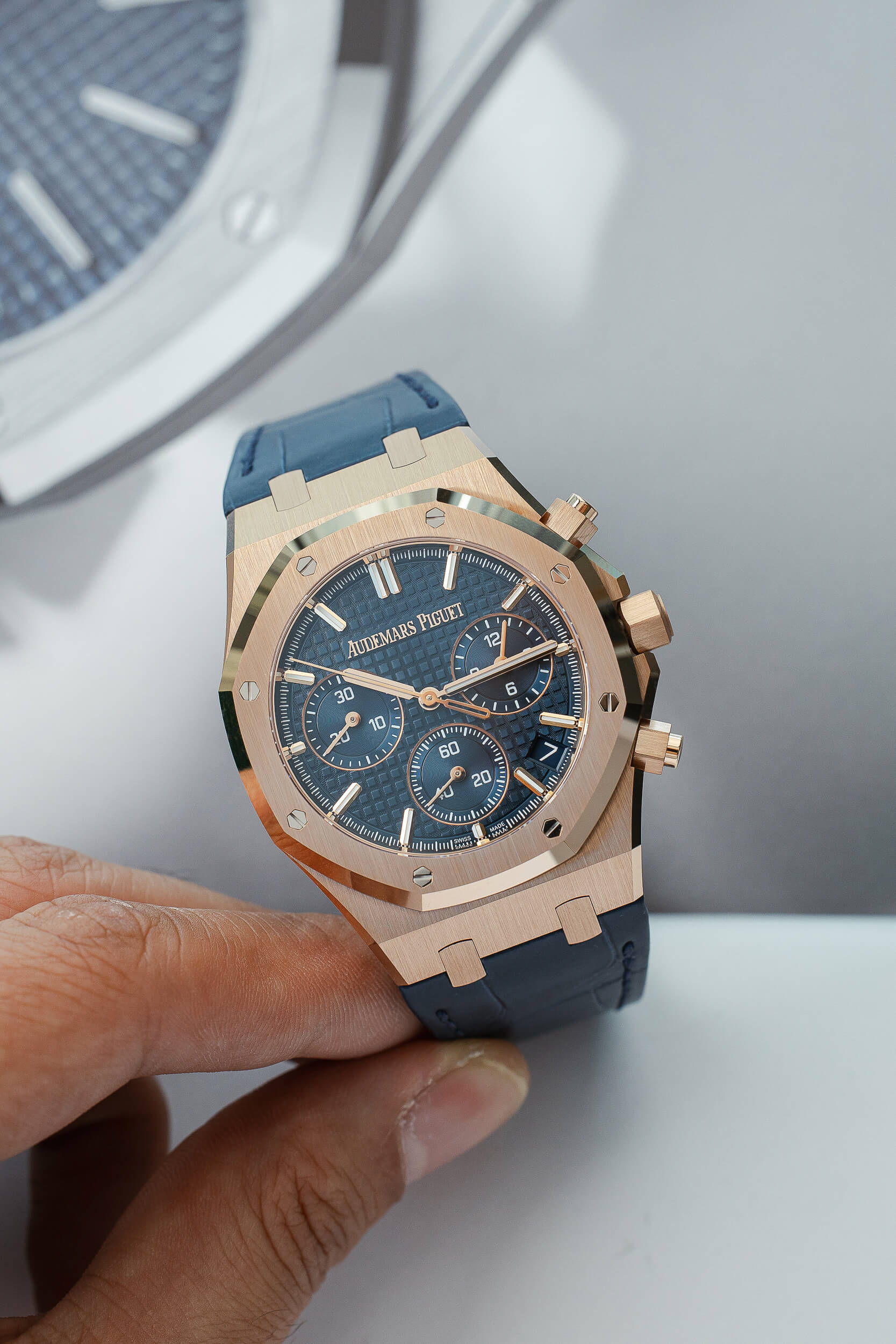 AUDEMARS PIGUET 26240OR BLUE STRAP NEW FULL SET - Image 9