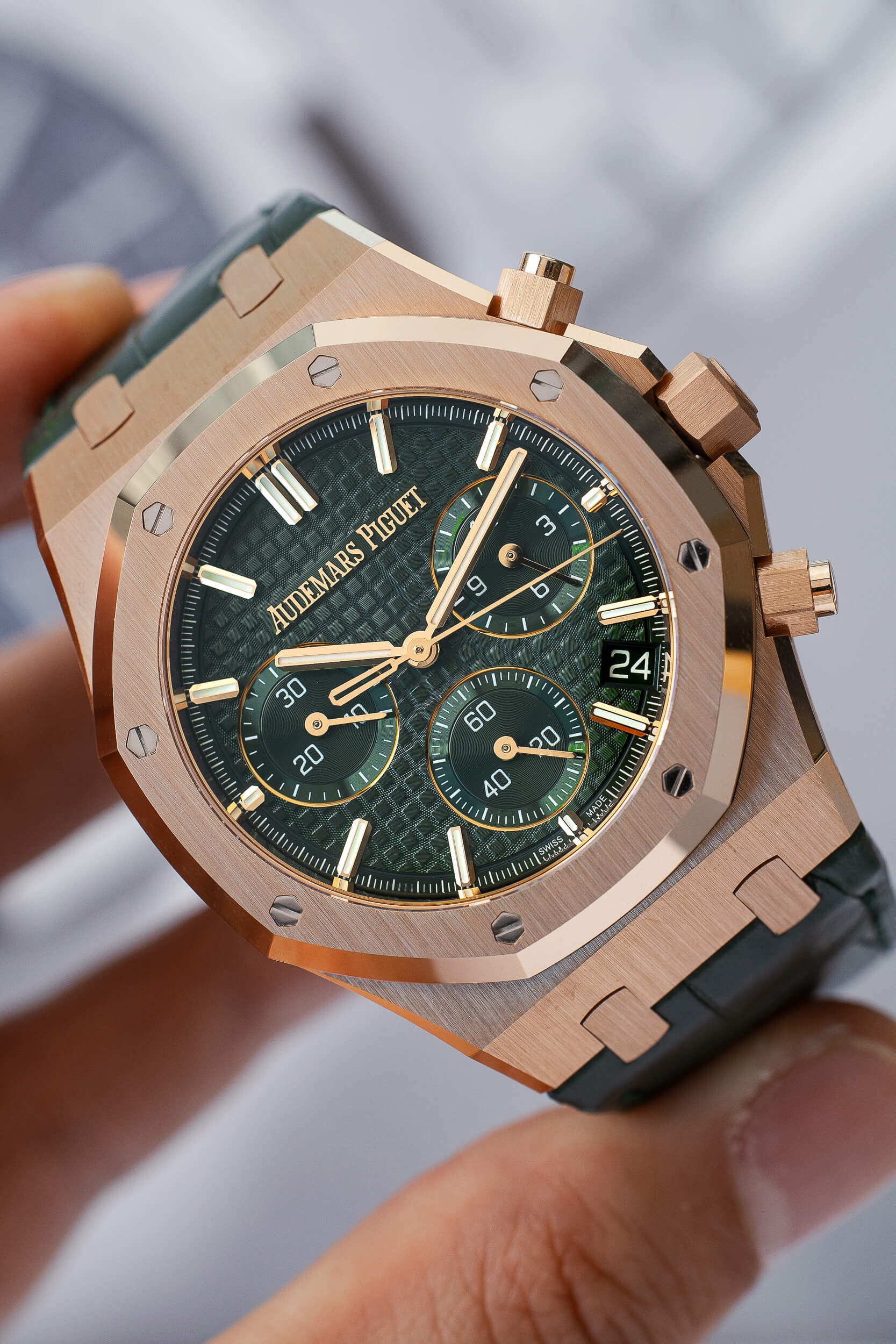 AUDEMARS PIGUET 26240OR GREEN STRAP NEW FULL SET - Image 3