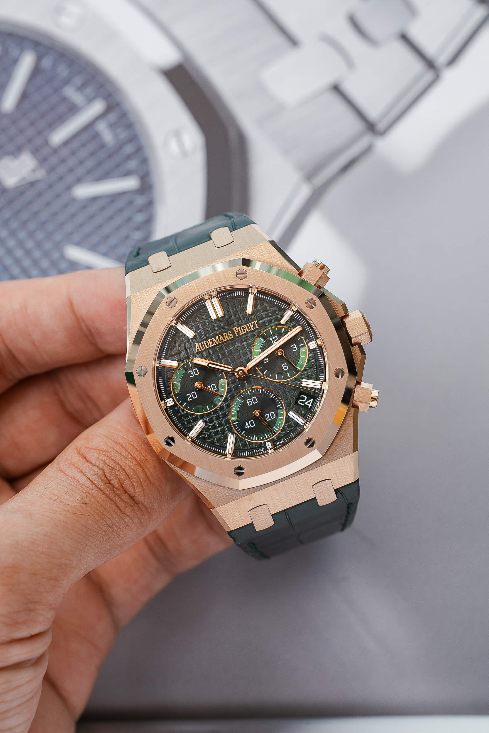 AUDEMARS PIGUET 26240OR GREEN STRAP NEW FULL SET - Image 6