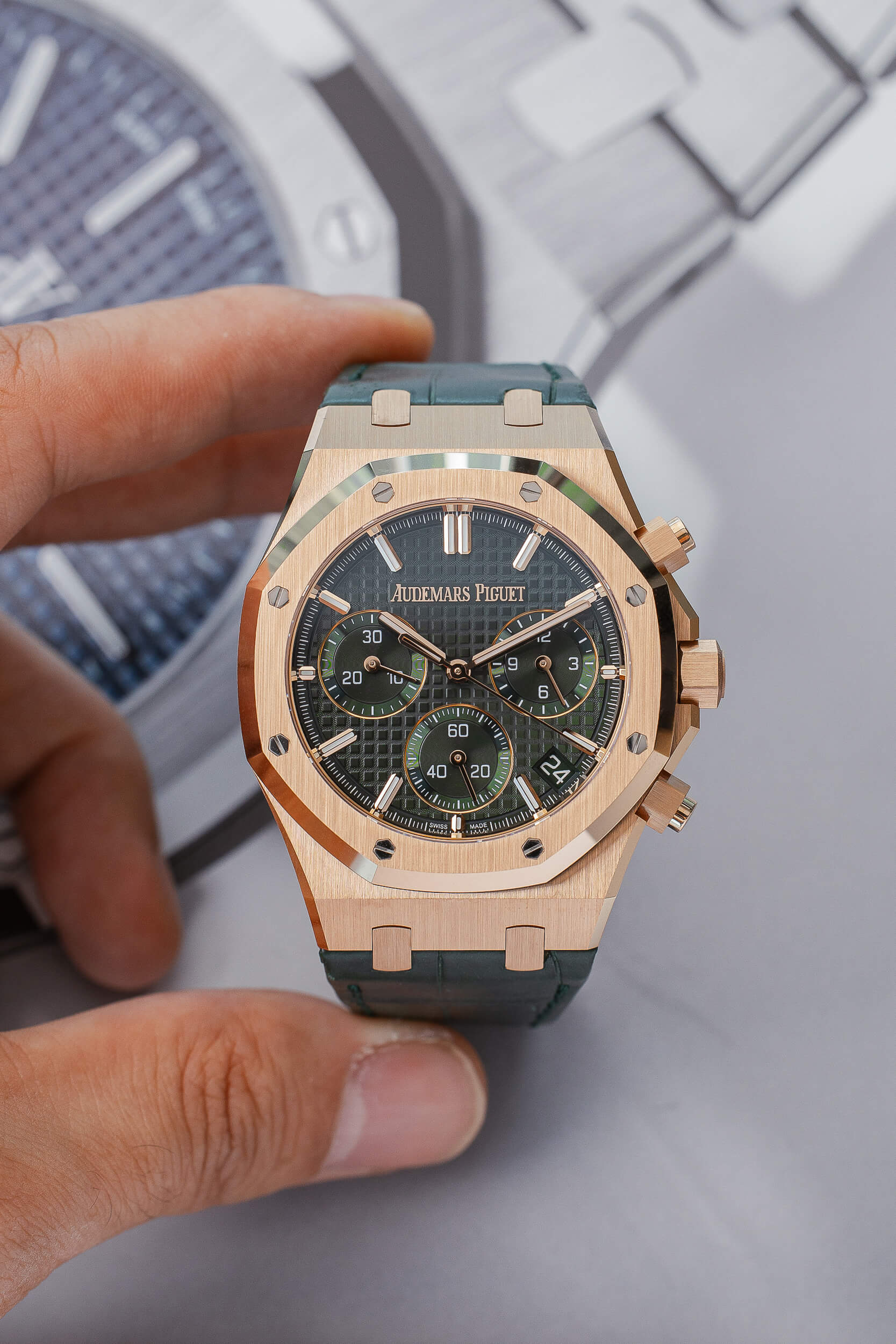 AUDEMARS PIGUET 26240OR GREEN STRAP NEW FULL SET - Image 10