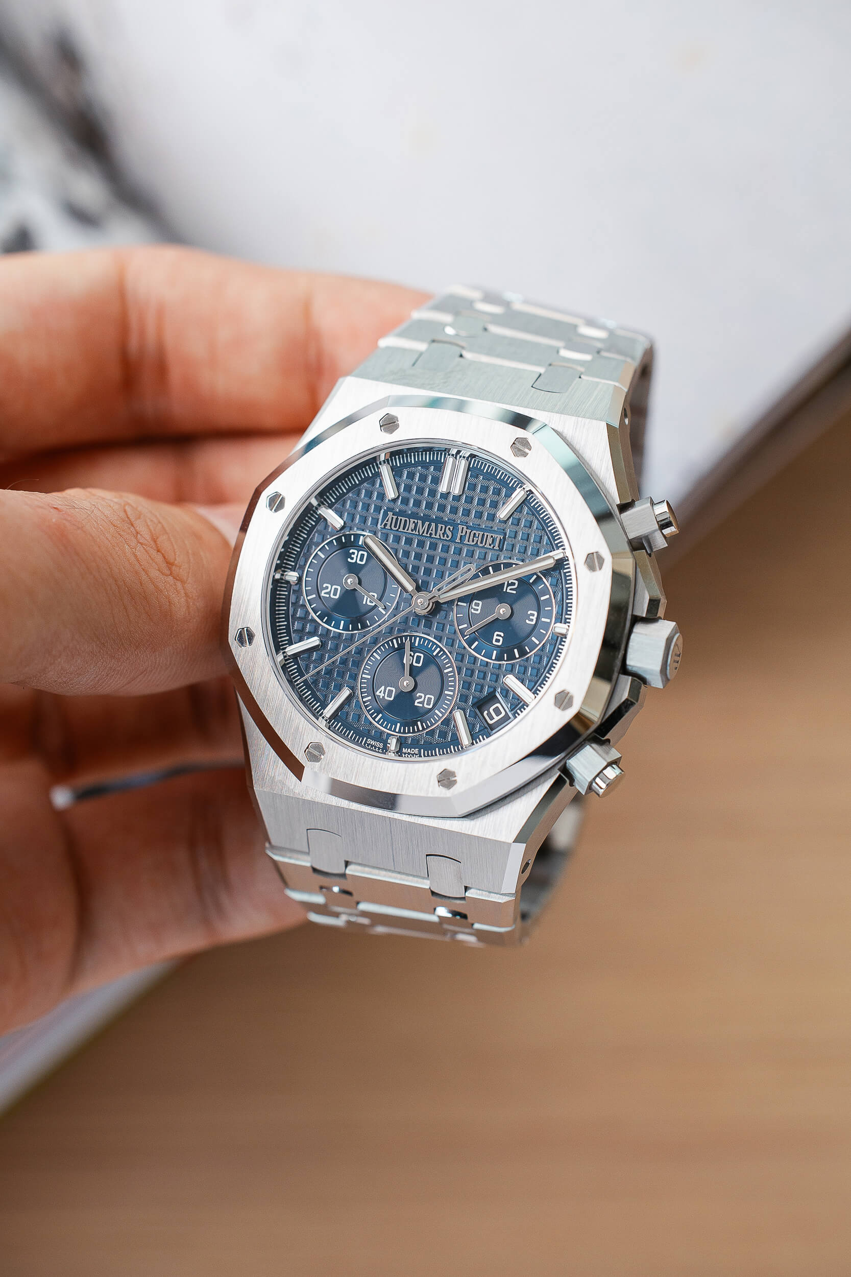 AUDEMARS PIGUET 26240ST BLUE NEW FULL SET - Image 2
