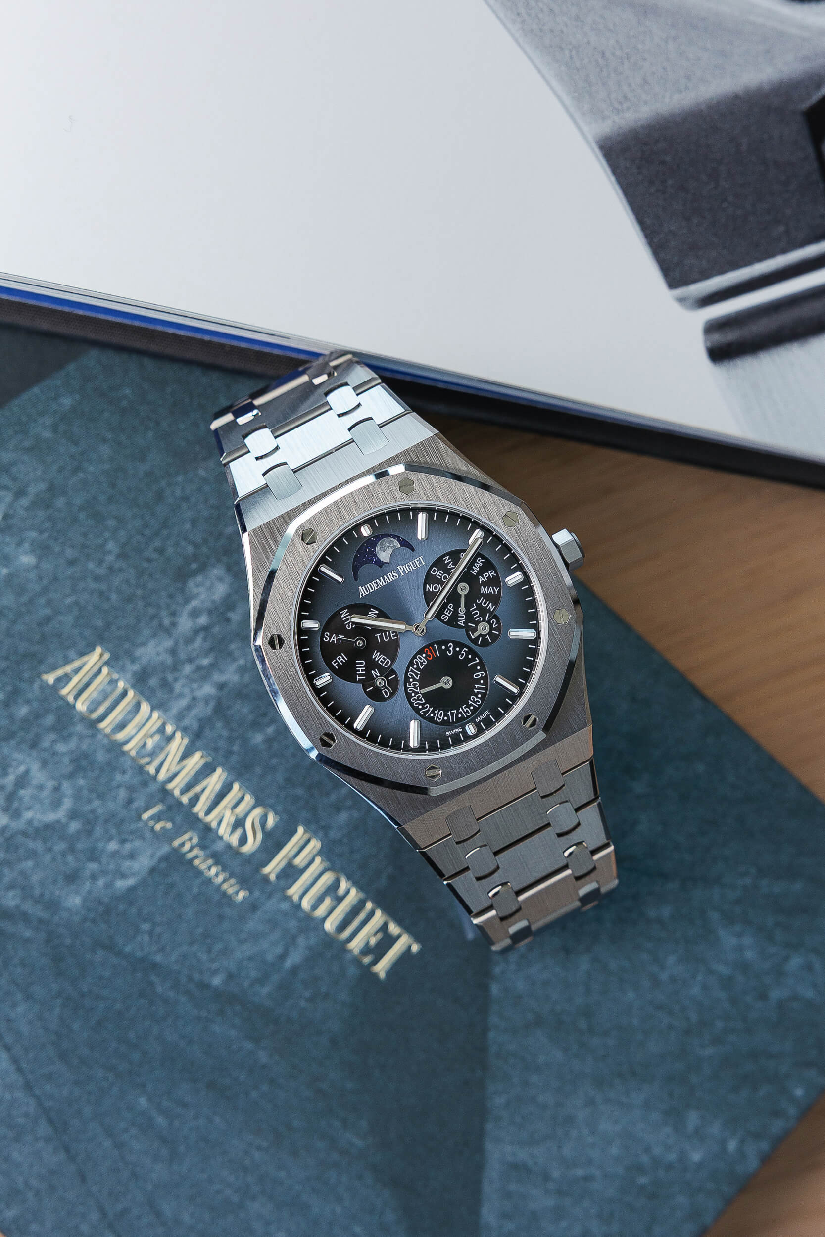 AUDEMARS PIGUET 26586TI NEW FULL SET - Image 2
