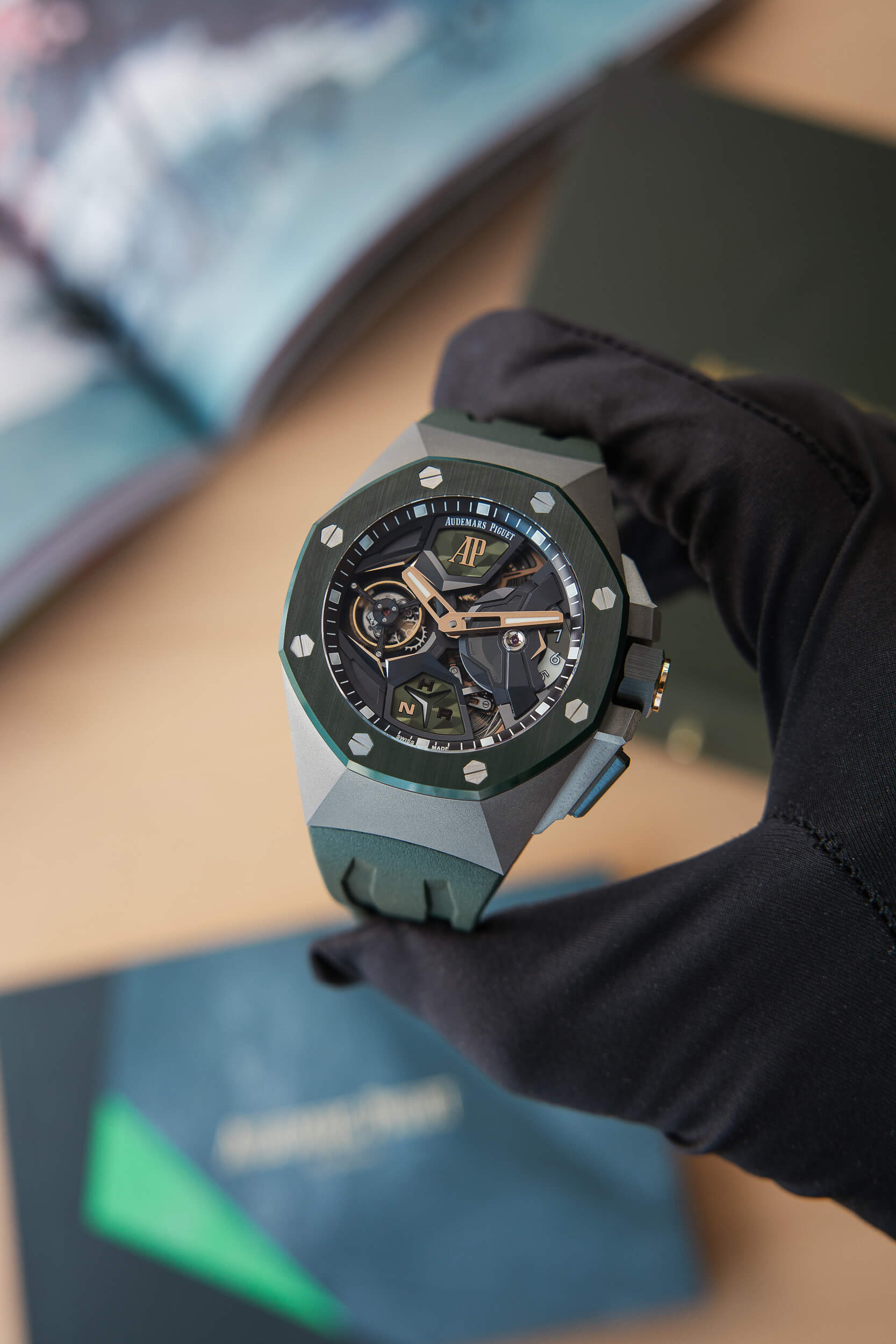 AUDEMARS PIGUET 26589IO GREEN LIKE NEW FULL SET - Image 4