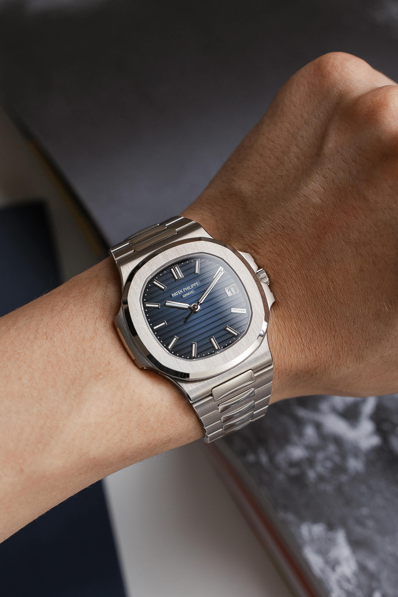 PATEK PHILIPPE 5811-1G BLUE NAUTILUS - Image 2