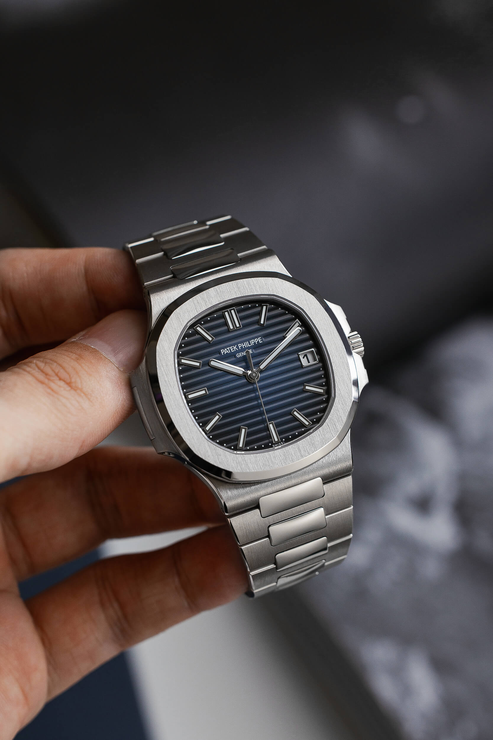 PATEK PHILIPPE 5811-1G BLUE NAUTILUS - Image 3