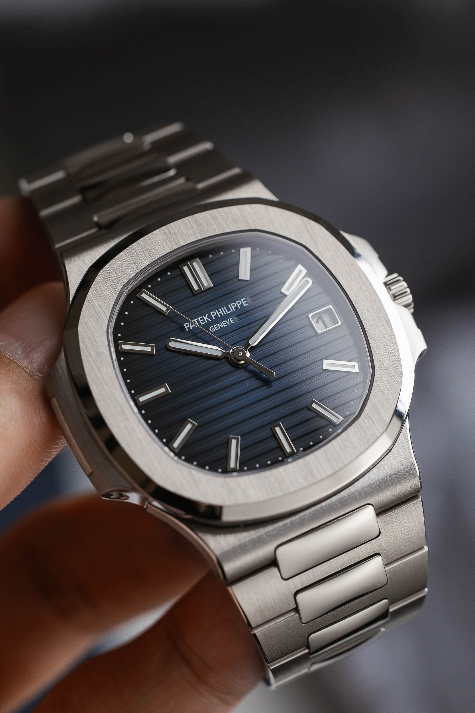 PATEK PHILIPPE 5811-1G BLUE NAUTILUS - Image 4