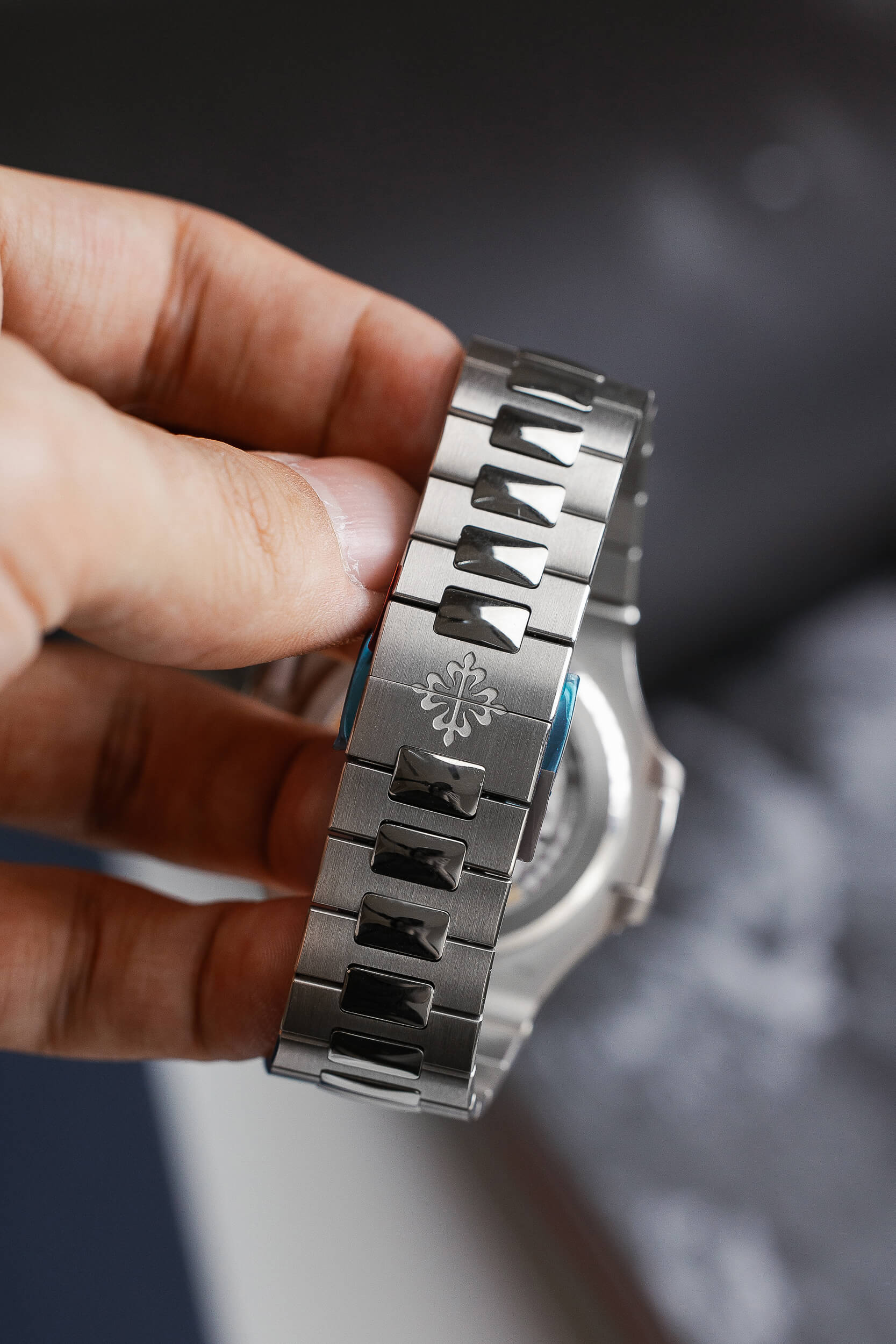 PATEK PHILIPPE 5811-1G BLUE NAUTILUS - Image 5