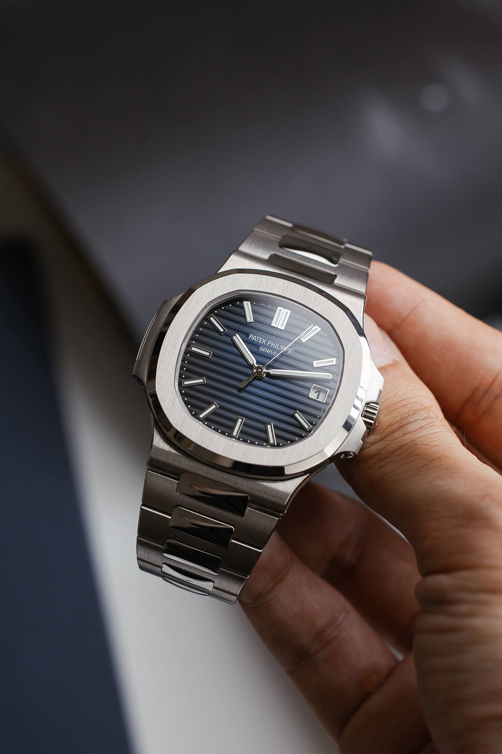 PATEK PHILIPPE 5811-1G BLUE NAUTILUS - Image 6