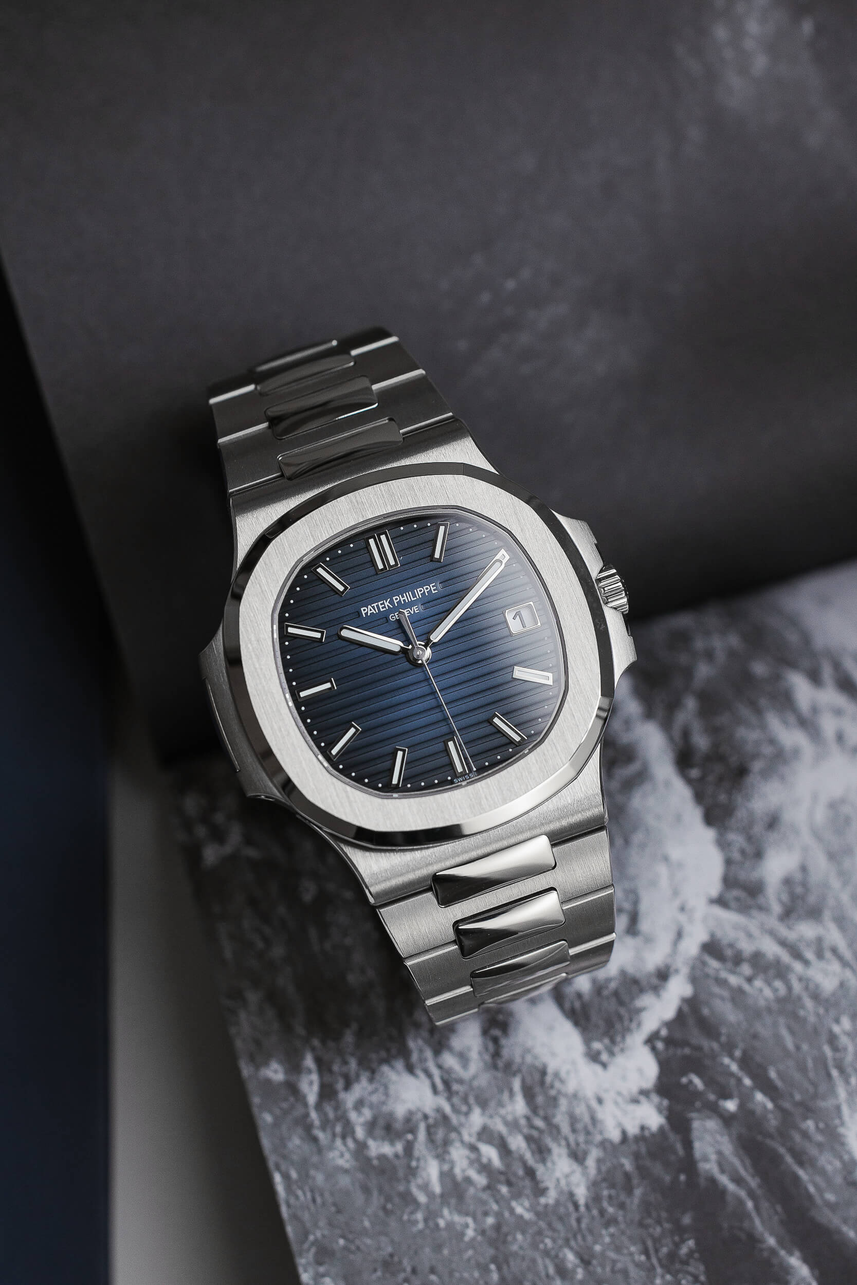 PATEK PHILIPPE 5811-1G BLUE NAUTILUS - Image 8