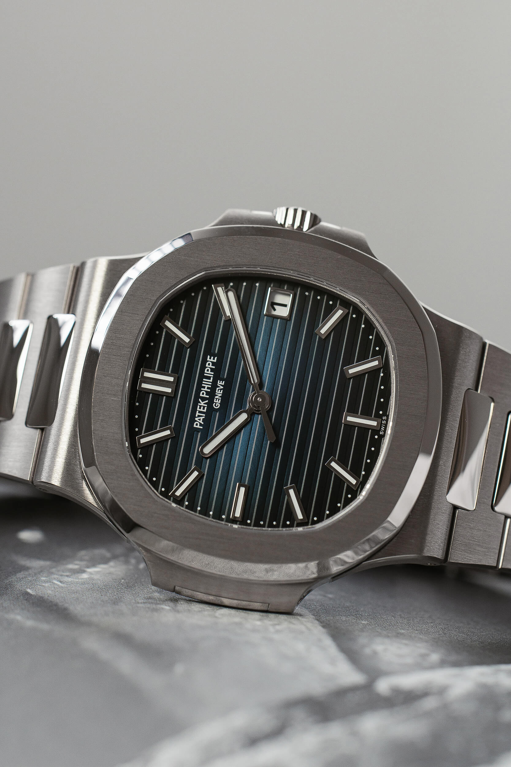 PATEK PHILIPPE 5811-1G BLUE NAUTILUS - Image 12