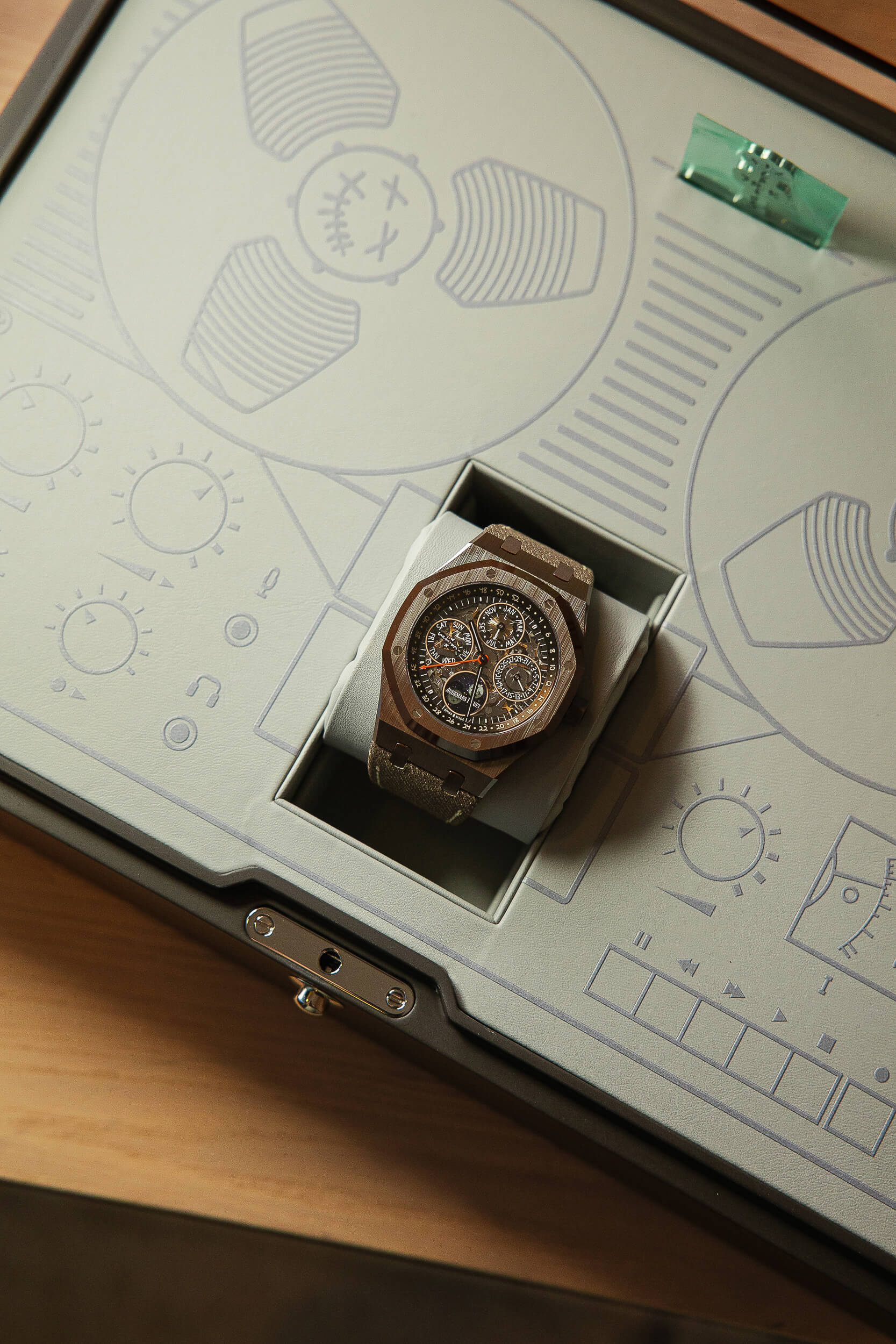 AUDEMARS PIGUET 26585CM TRAVIS SCOTT NEW FULL SET - Image 14